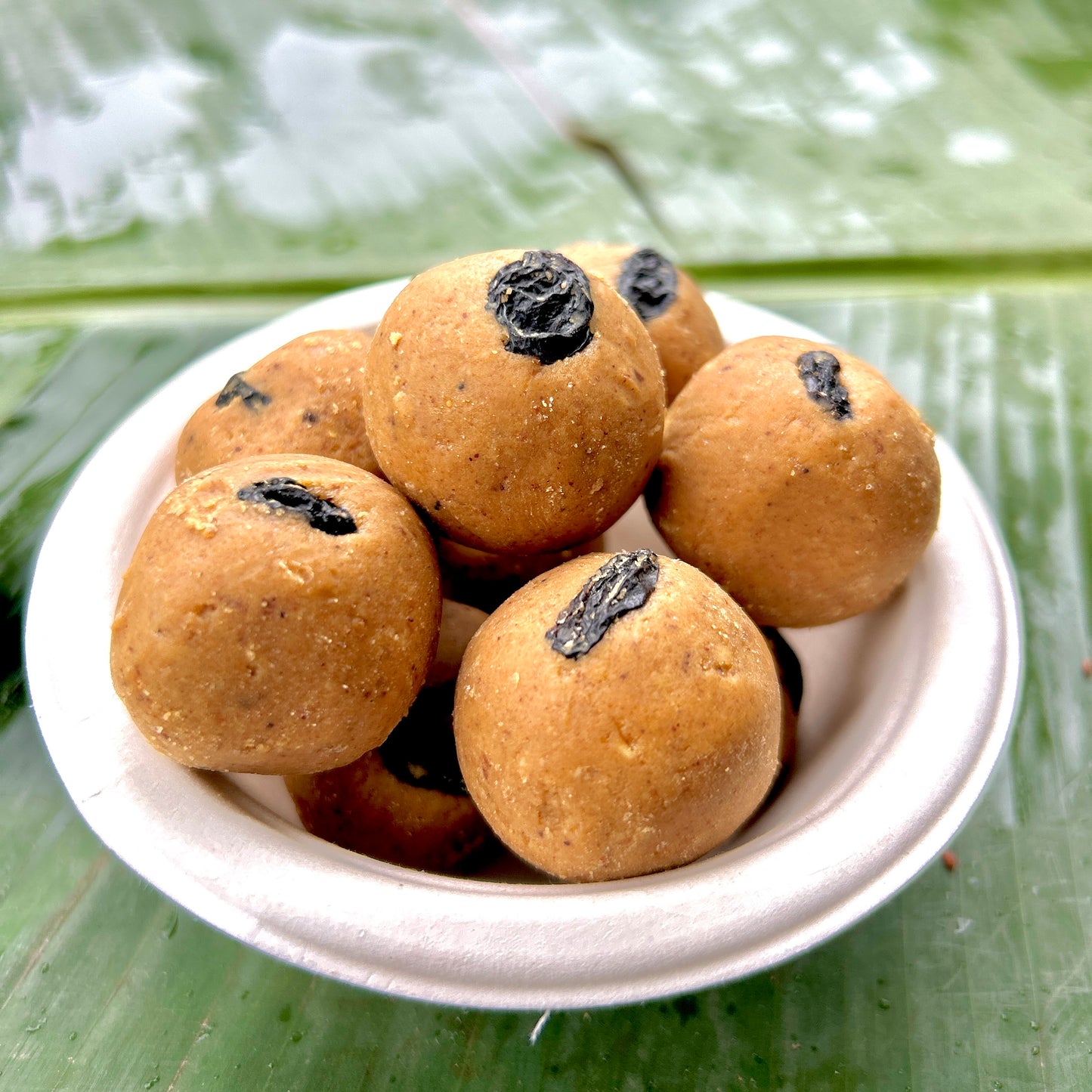Besan Crispy Jaggery-Ghee Ladoo / Laddu 200 gm | बेसन लाडू