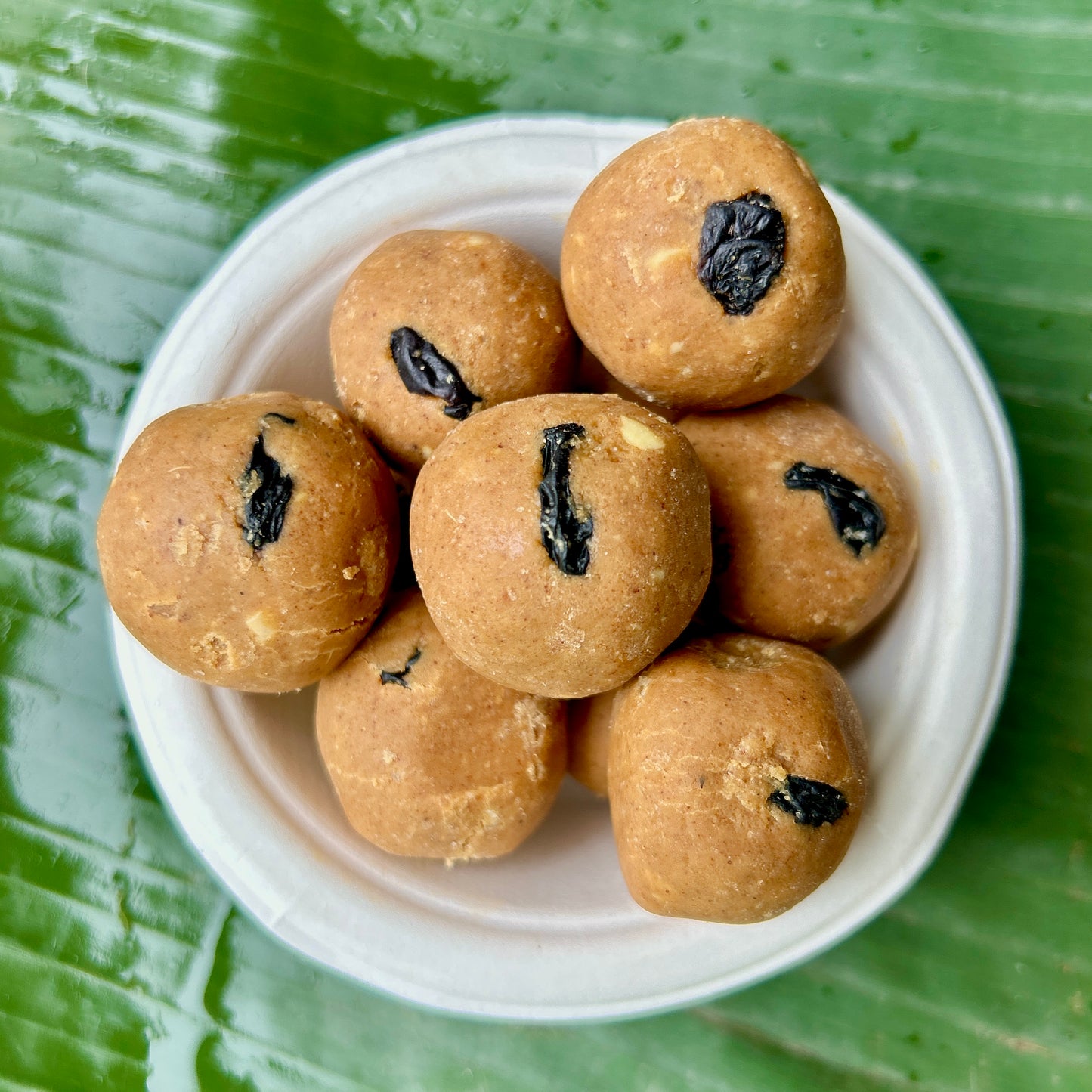 Whole Moong Jaggery-Ghee Ladoo / Laddu 200g | मूग लाडू