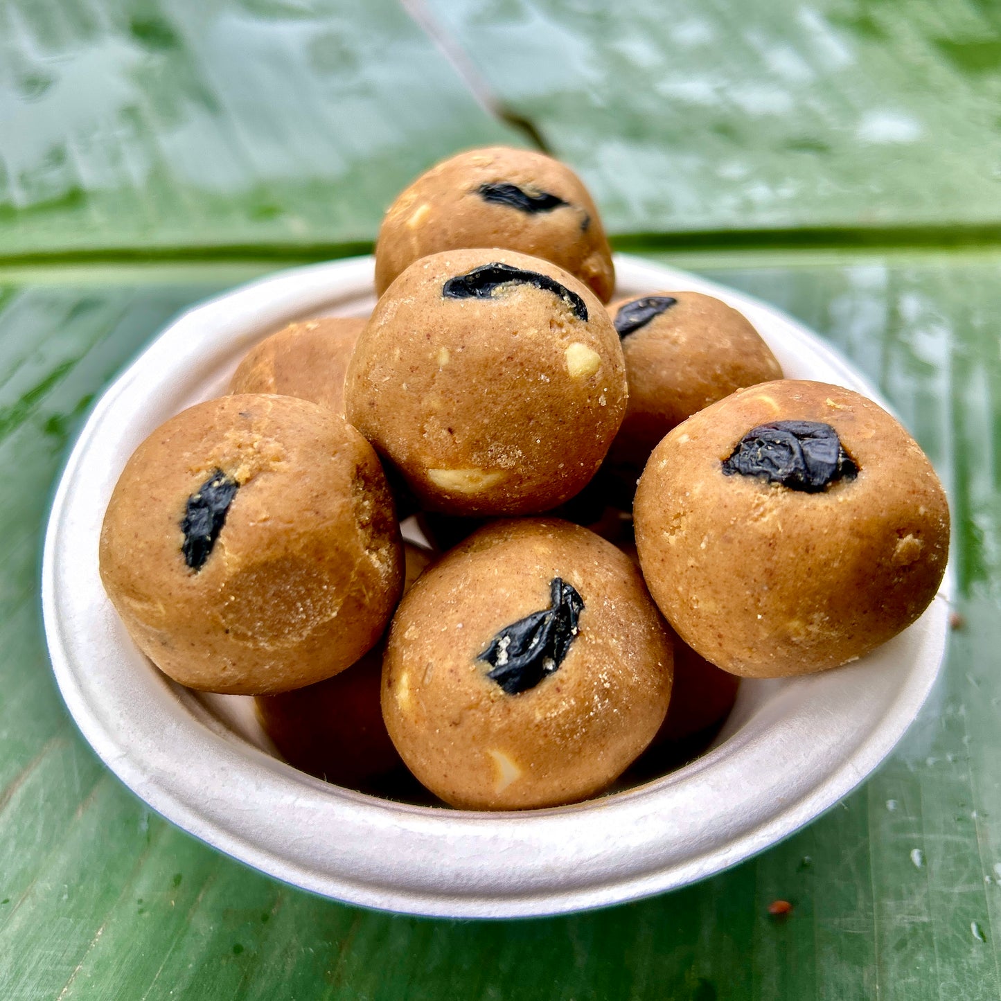 Whole Moong Jaggery-Ghee Ladoo / Laddu 200g | मूग लाडू
